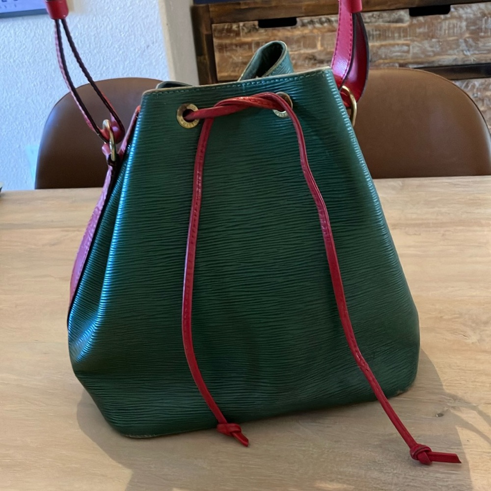 Louis Vuitton Petit Noé Bucket Bag in Green
